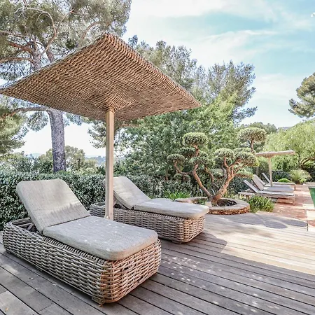 Les Pins Villa *